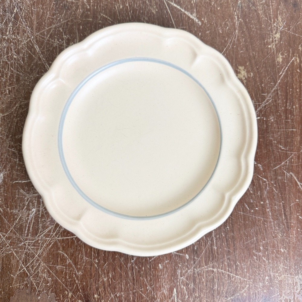 Pfaltzgraff Remembrance VINTAGE cream scalloped 7.5 inch snack‎ bread plate